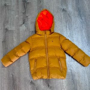 Essential puffer from Tommy Hilfiger with an ultra-cozy down fill. Size :6-7